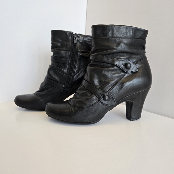 Beautiful Pleated Heel Booties - Picture 9 of 10